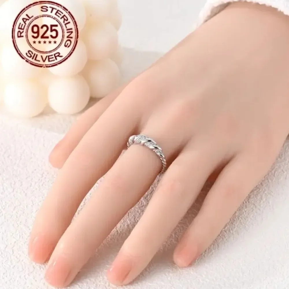 Elegant 925 sterling silver Twisted cubic zirconia ring sz 7